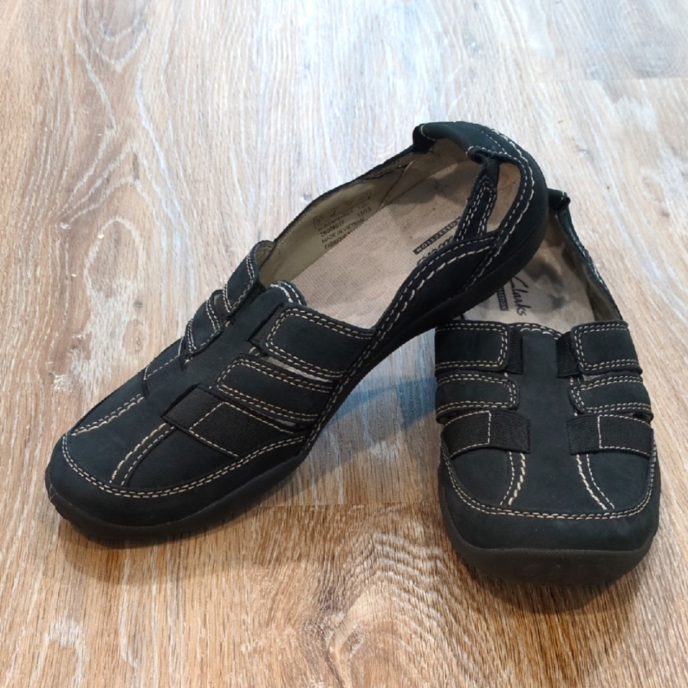 💙Clarks women's Navy blue slip on loafers size 8 💙
